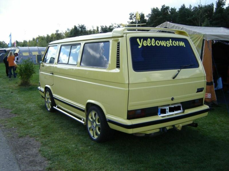 Schner gelber Bus