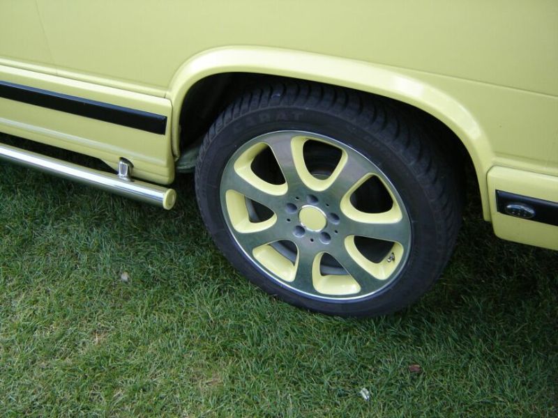 Schner gelber Bus